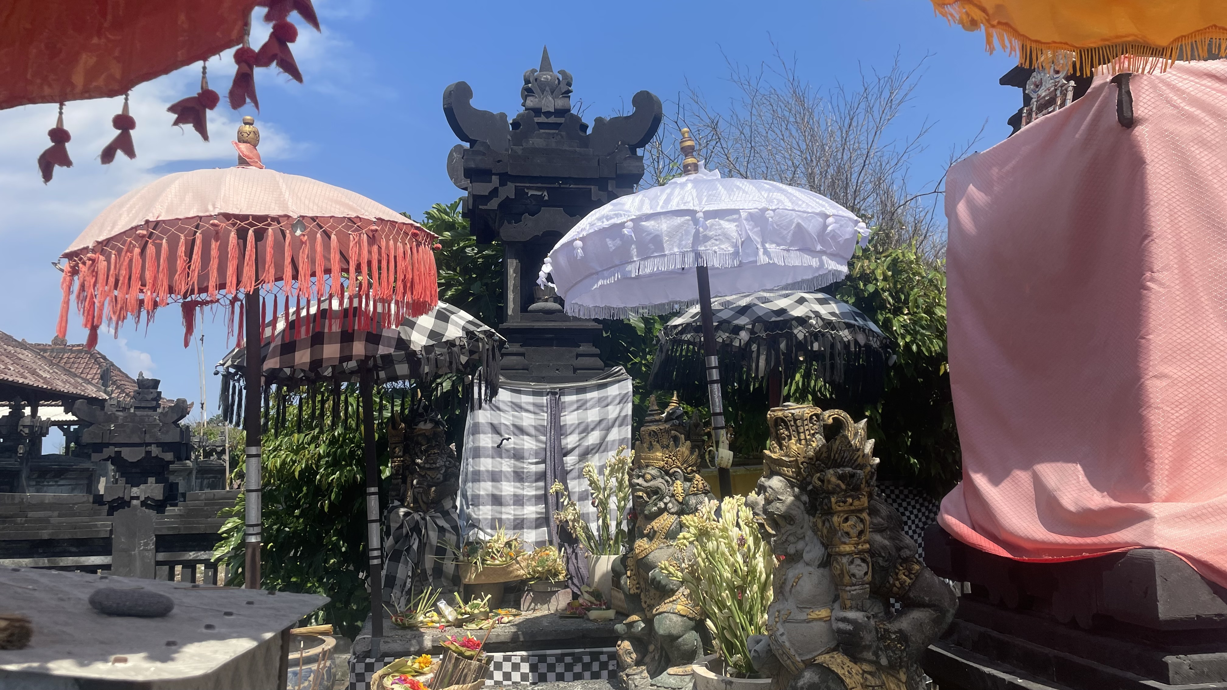 Jaba Sisi Linggih - pelinggih pengayatan ida bhatara ratu gede dalem ped.jpg